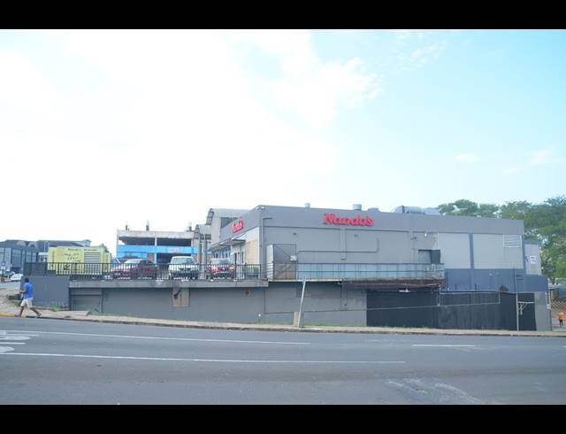 4,155M² BUSINESS CENTRE FOR SALE IN STANGER CENTRAL